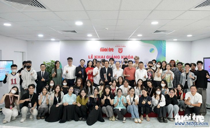 Lần đầu tiên 400 sinh viên Trường đại học Văn Lang học tại tòa soạn báo Tuổi Trẻ  - Ảnh 9.